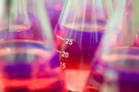270ºC以上で使用可能な、プラスチック固化/結晶化を促進する添加剤